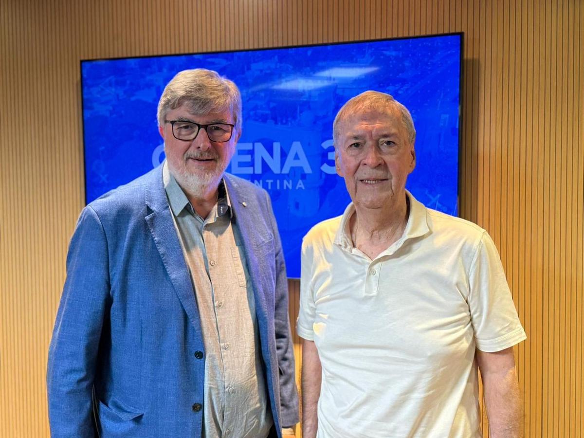 Juan Schiaretti, entrevistado por el director periodístico de Cadena 3, Sergio Suppo.