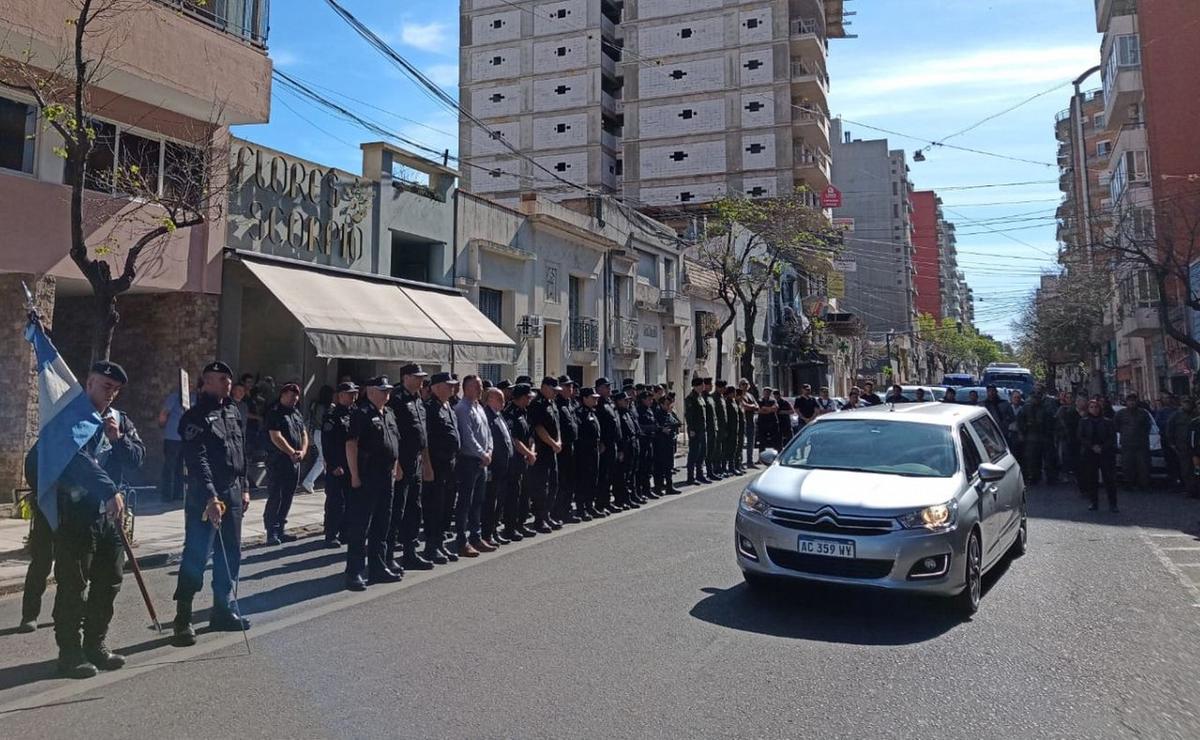 FOTO: Último adiós al policía baleado en Fisherton: 