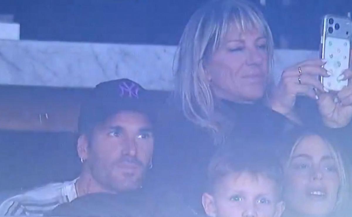 De Paul y Tini, juntos en la cancha de Racing. (CAPTURA)