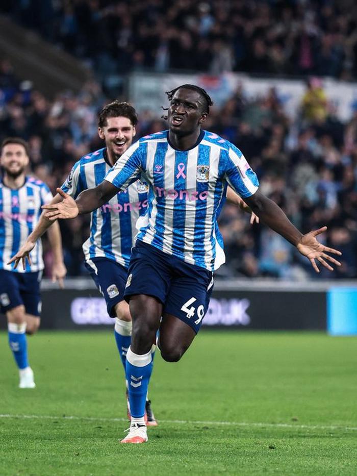 Coventry City logra una contundente victoria sobre Newcastle y sale de la zona de descenso