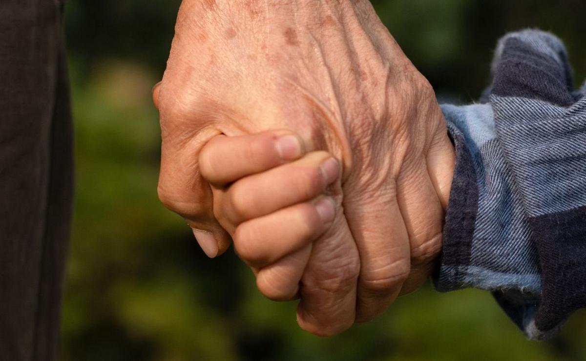 Abuelos y nietos juntos.