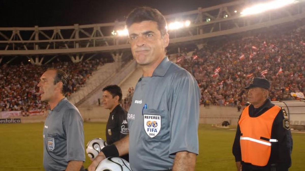 Claudio Martin, ex árbitro internacional.