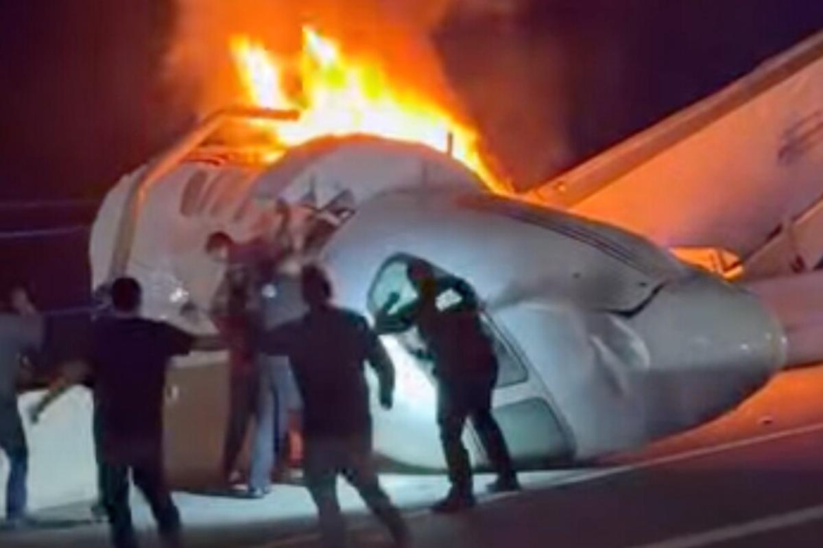 Investigadores indagan la causa del choque de jet en Texas en el que murió una persona