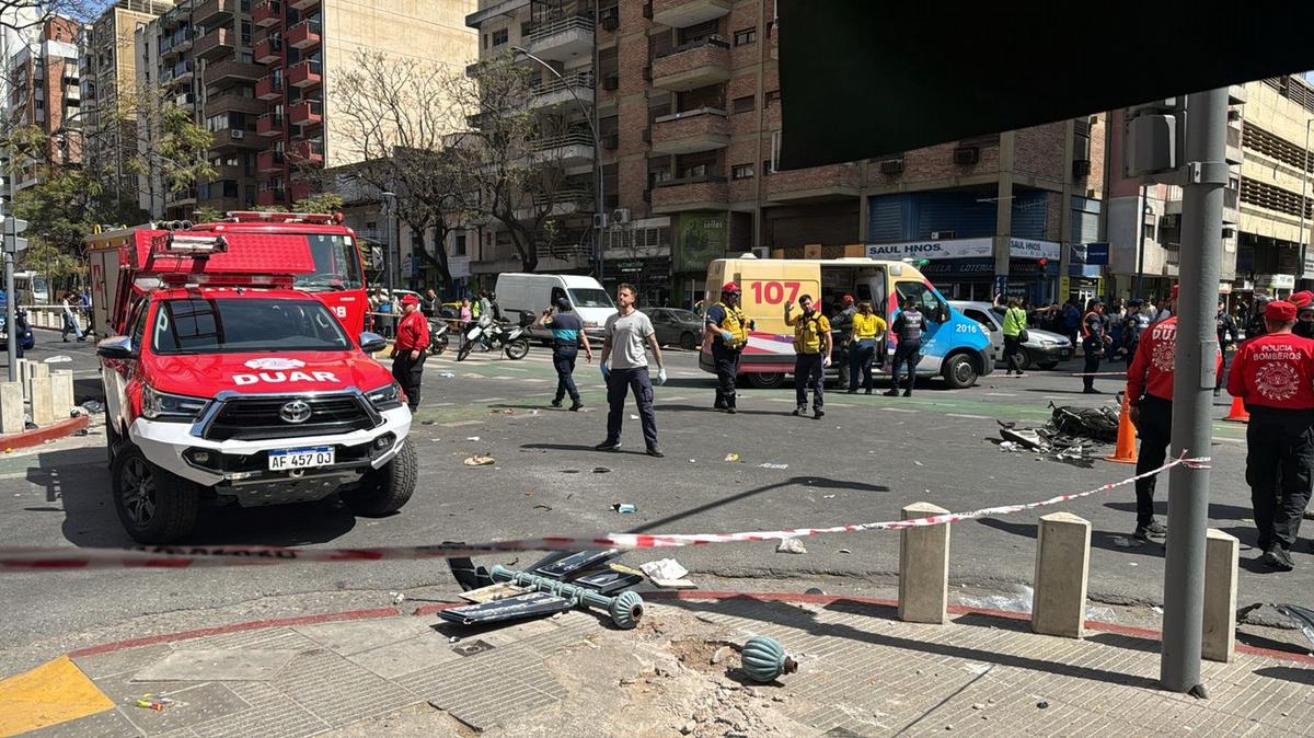 FOTO: Choque múltiple en avenida Chacabuco: varios heridos. (Celeste Benecchi/Cadena 3)