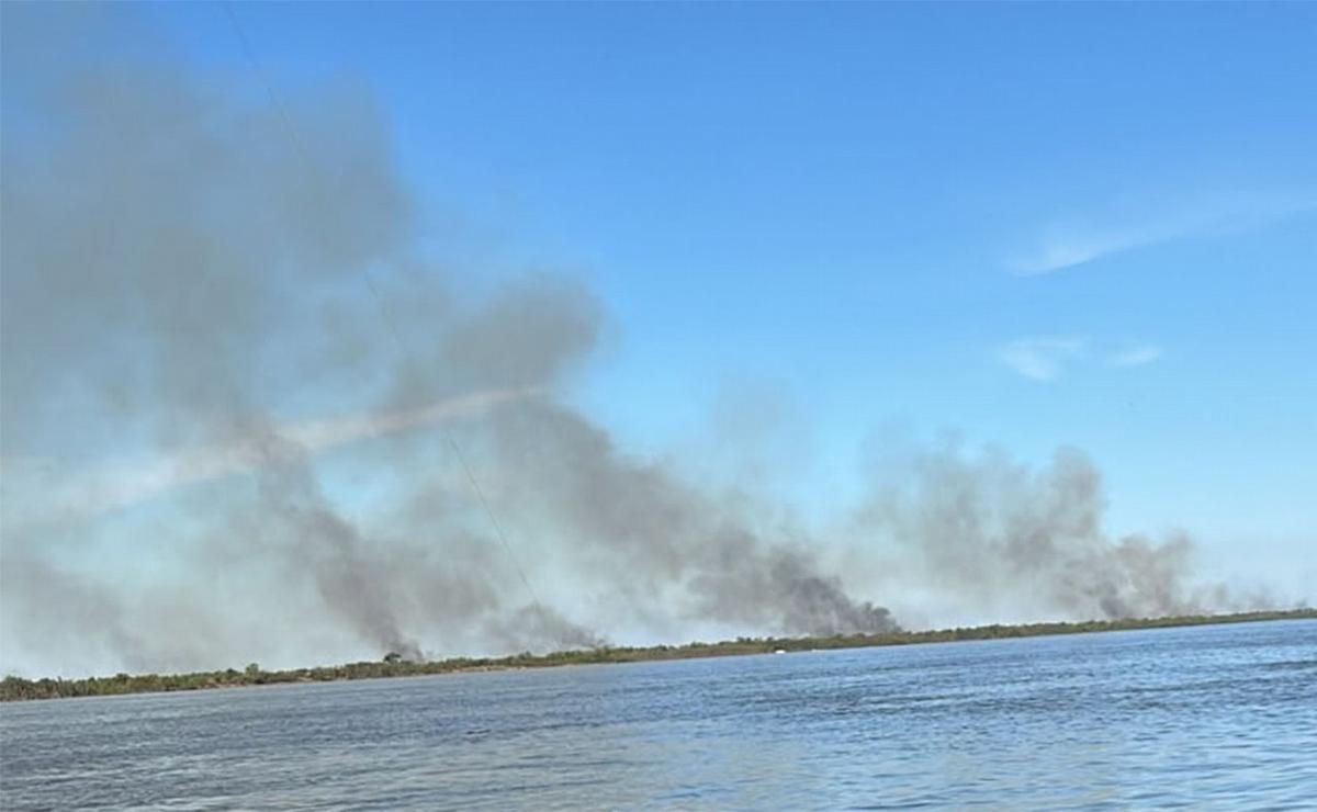 detectan focos de incendio activos en las islas frente a Rosario