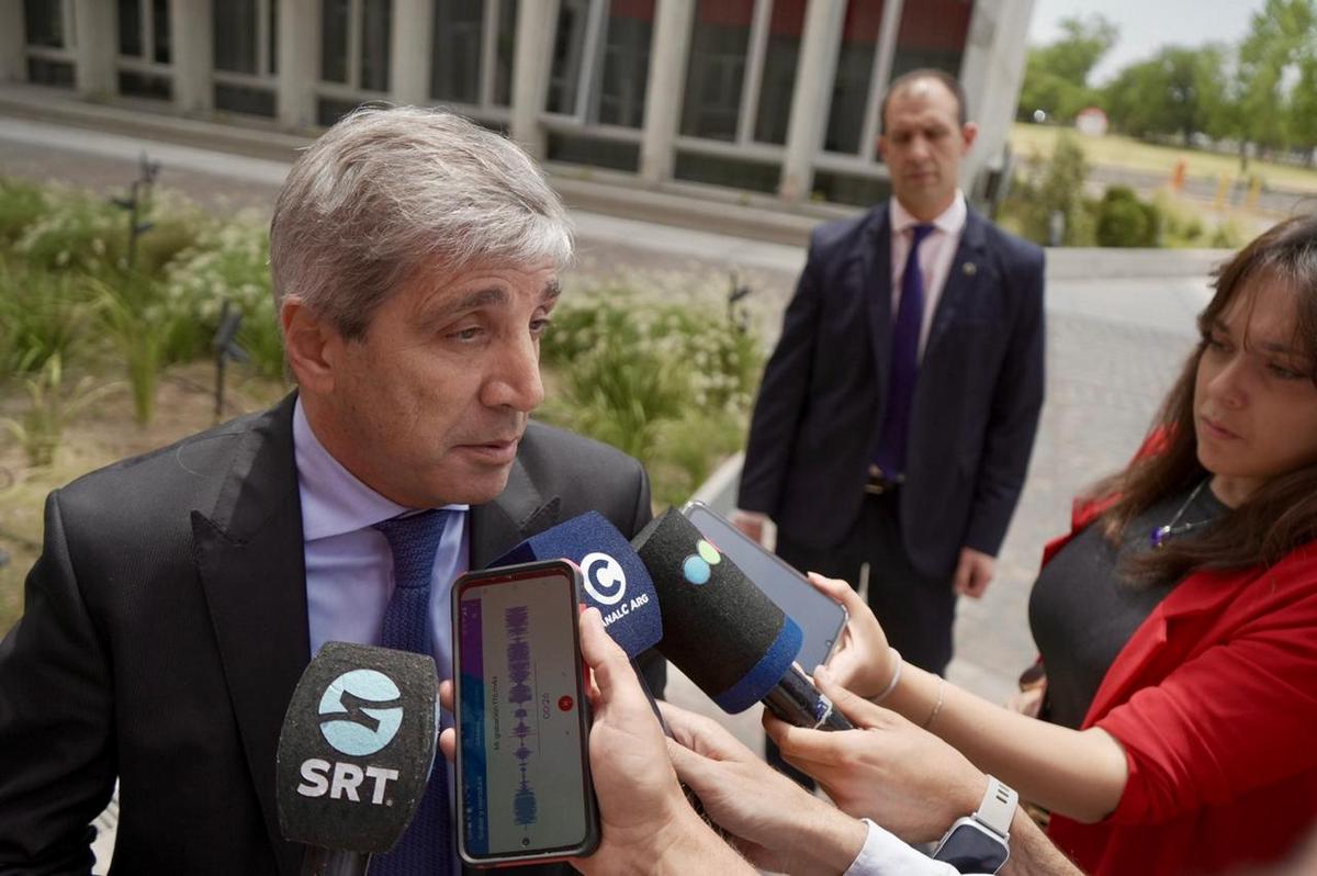 Luis Caputo disertó en la Bolsa de Comercio de Córdoba.