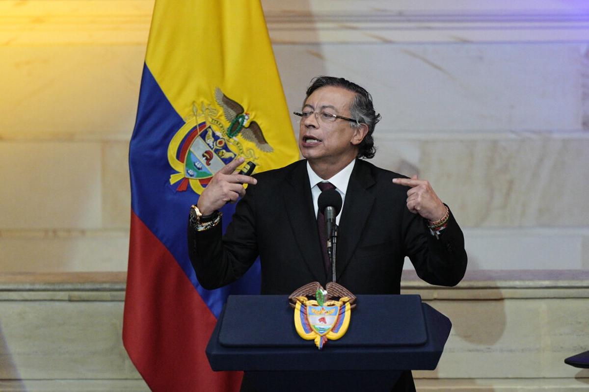 Petro llega a Cuba para entrevistarse con Díaz-Canel, destaca apoyo de la isla en la paz en Colombia