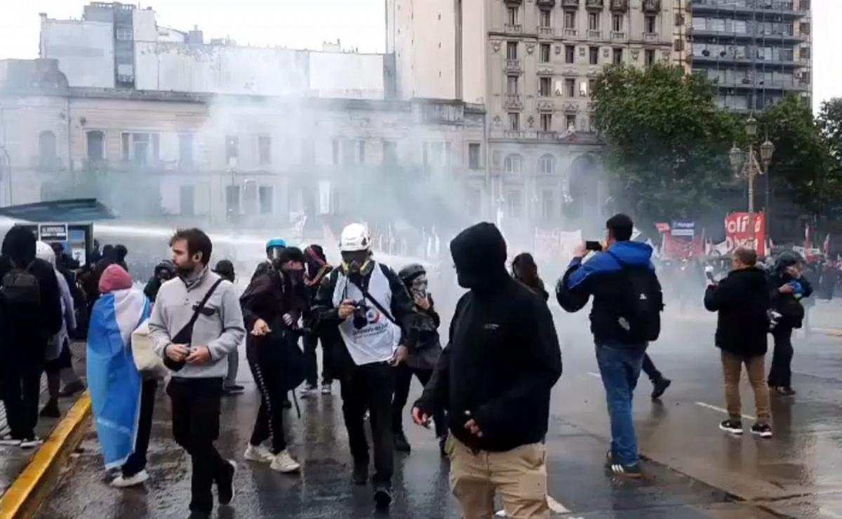 Incidentes en la marcha universitaria en Buenos Aires. (Foto: captura)