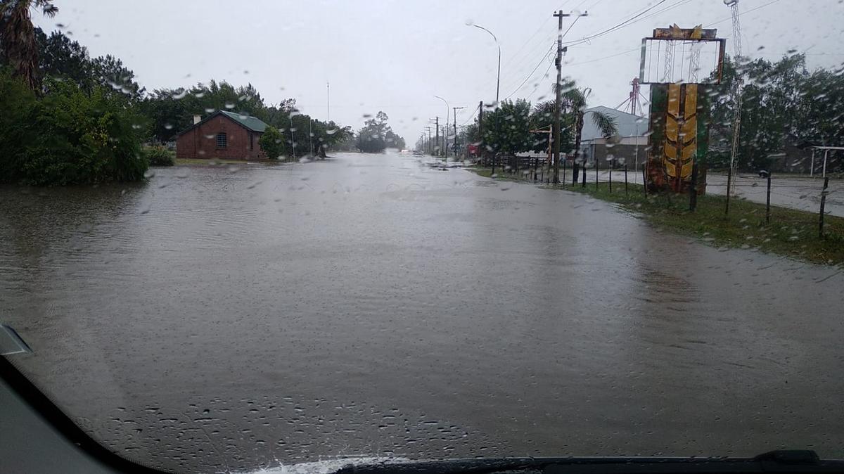 FOTO: Una cola de tornado azotó a Ordóñez, en el sur de Córdoba. (Foto: Voces de la Isla)