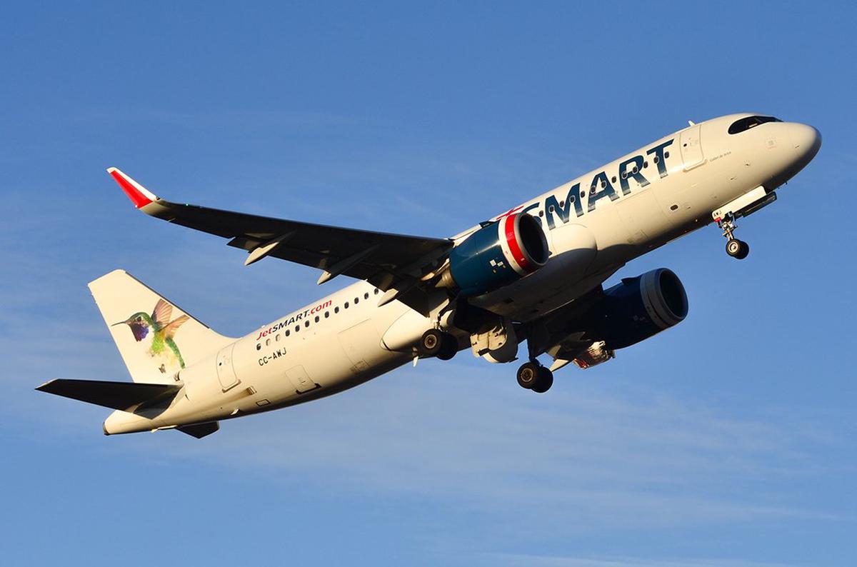 Pasajeros de JetSmart enfrentan caos por dos cancelaciones de vuelo a Salta desde Ezeiza