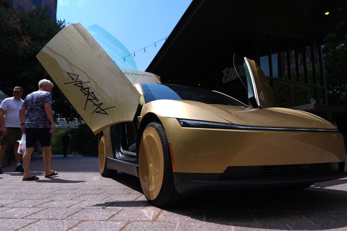Elon Musk lanza taxis autónomos sin volante en Austin