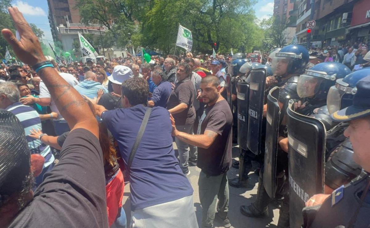 FOTO: El Suoem marchó por el centro de Córdoba (Foto: Daniel Cáceres/Cadena 3).