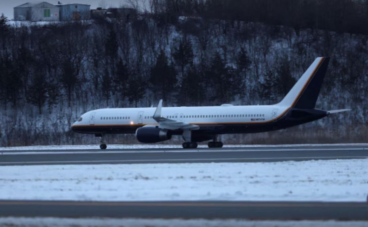 El avión que transportaba a Nicolás Maduro y su esposa aterrizando en NY.