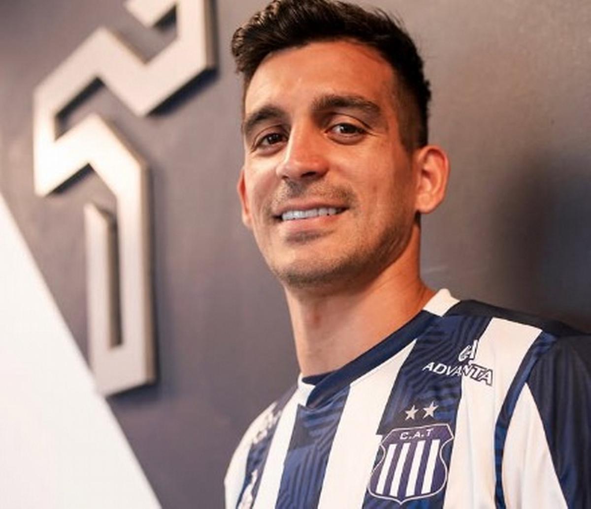 Franco Cristaldo, con la camiseta de la