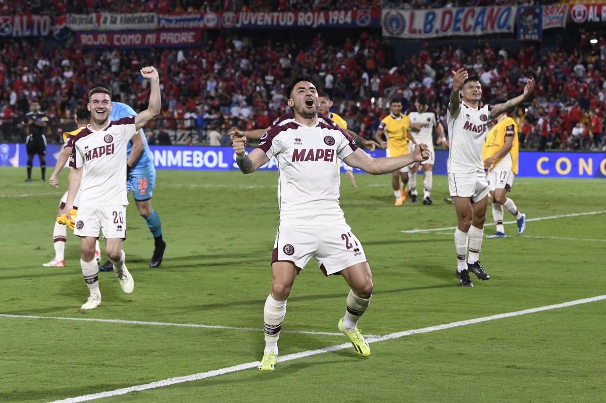 FOTO: Lanús se agrandó en los penales, eliminó al DIM y está en semis de Sudamericana