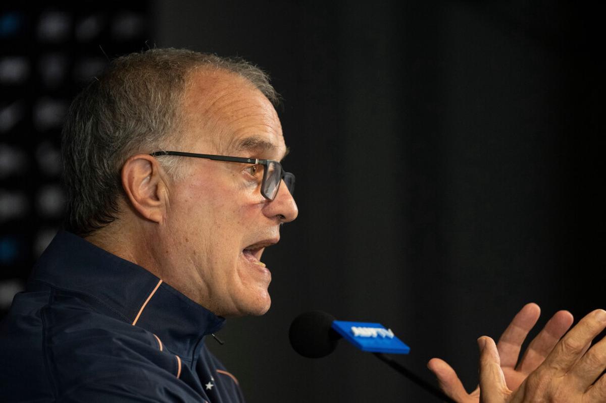 En su despedida, Bielsa admite roces con el plantel uruguayo en el Mundial