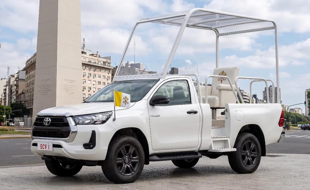 León XIV utilizará una Toyota Hilux como papamóvil.