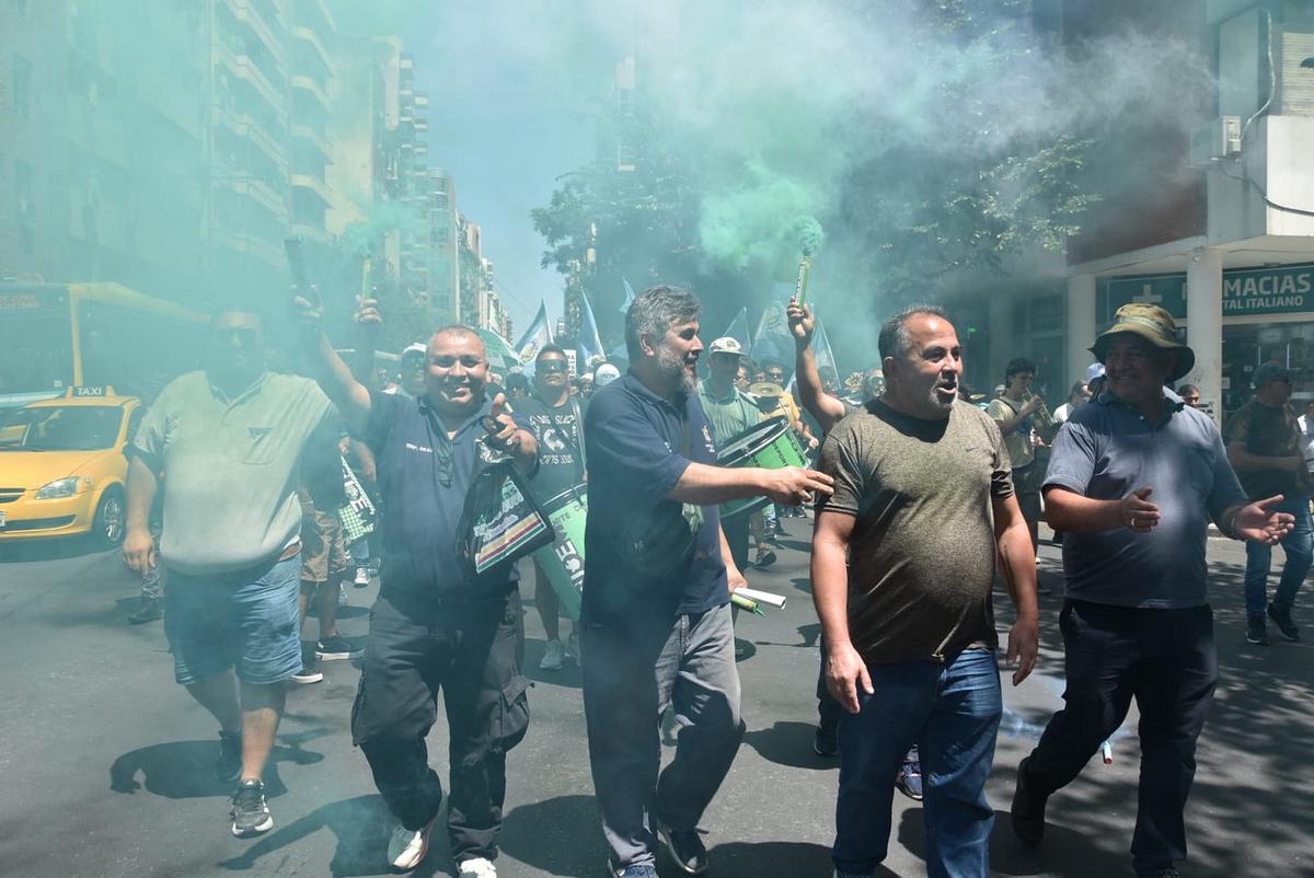 Marcha del Suoem y otros gremios por Córdoba. (Foto: Prensa Suoem)