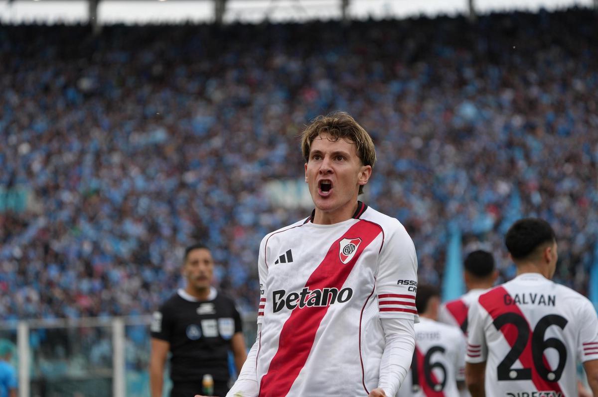 Facundo Colidio celebra el primer gol de River. (Foto: Daniel Cáceres/C3)
