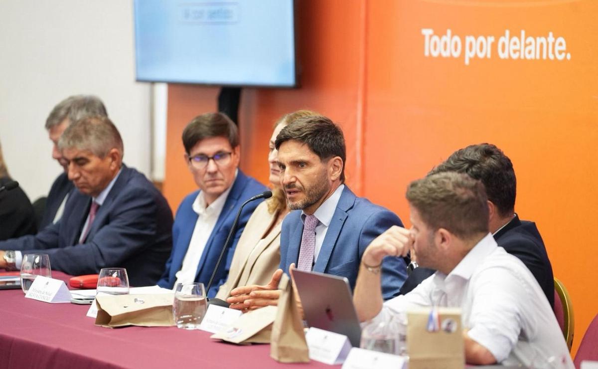 El gobernador encabezó un encuentro ampliado en Rosario