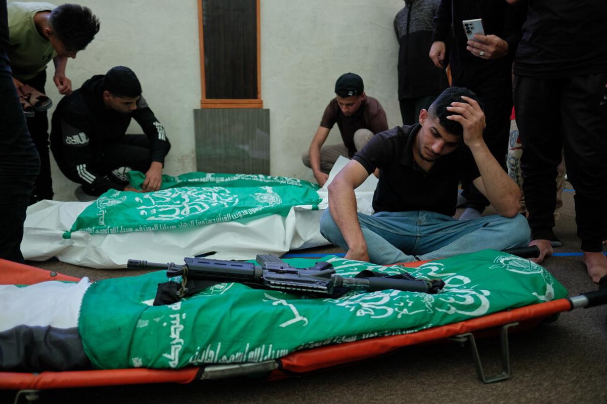 Realizan funeral de 10 personas muertas en ataques de Israel en Gaza