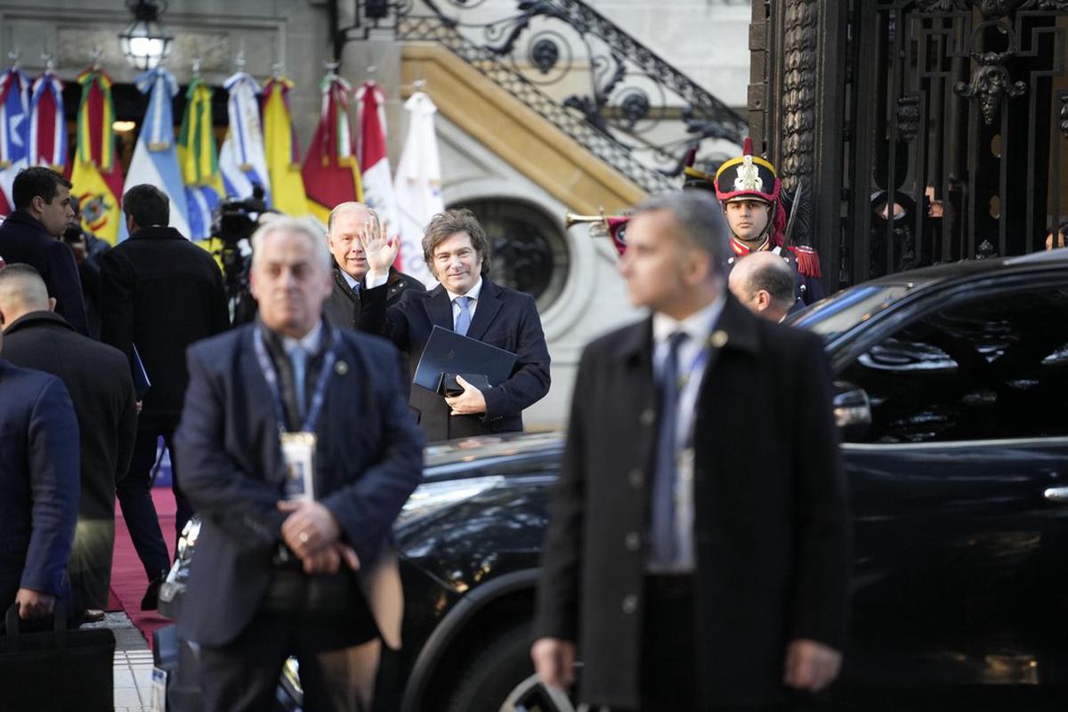 Santiago Peña: “Estamos en el medio de la Argentina y Brasil”