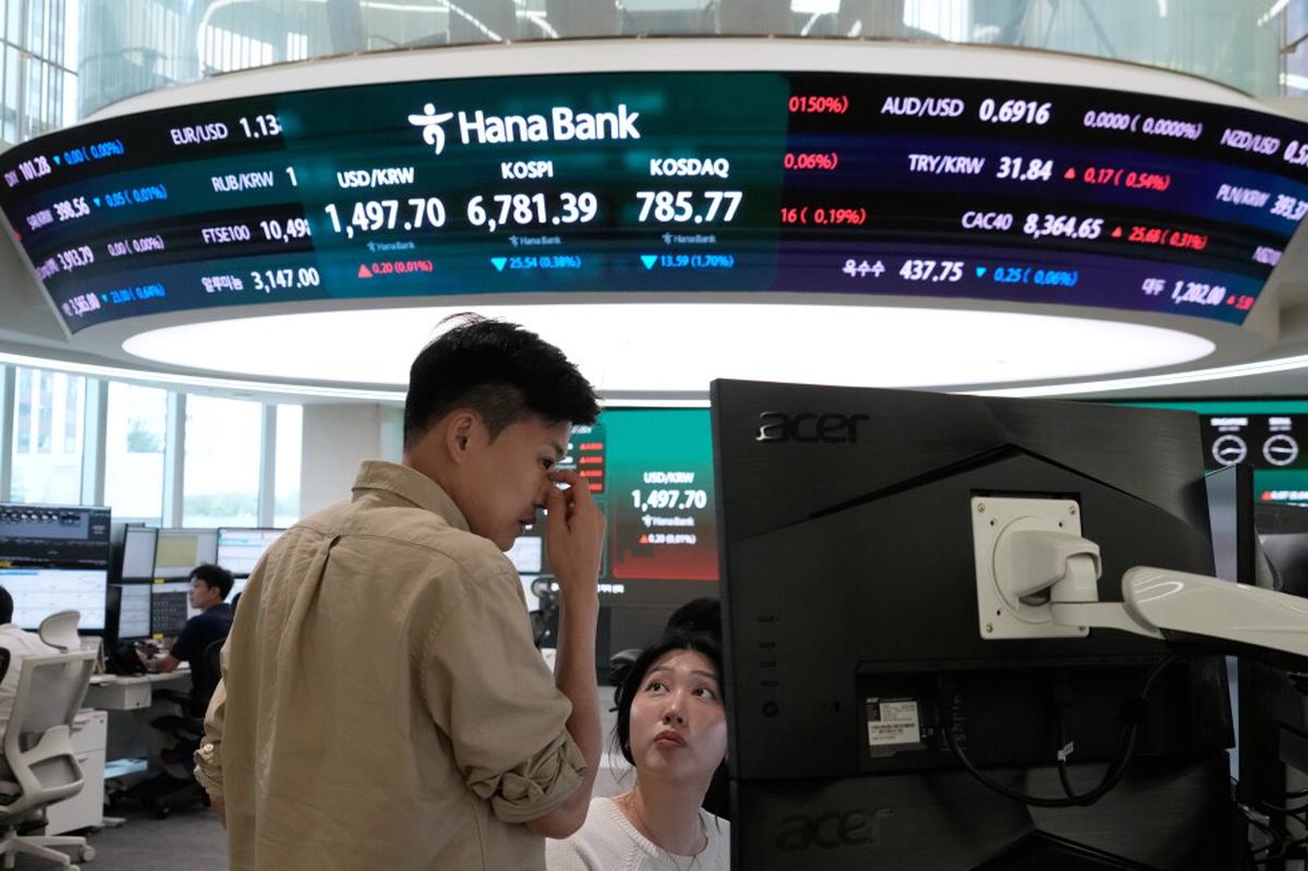 Suben los precios del petróleo por combates en Oriente Medio; la IA arrastra a Asia