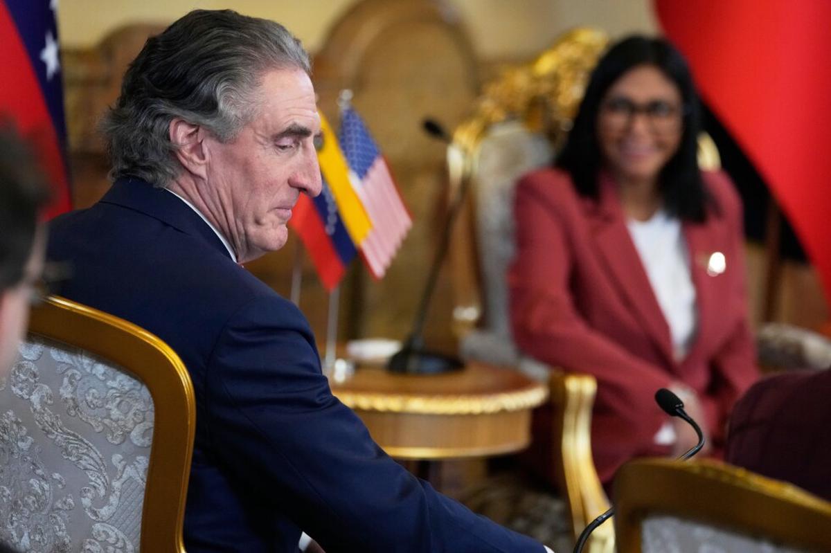 Secretario de Interior de EEUU se reúne con presidenta de Venezuela para tratar minería y recursos