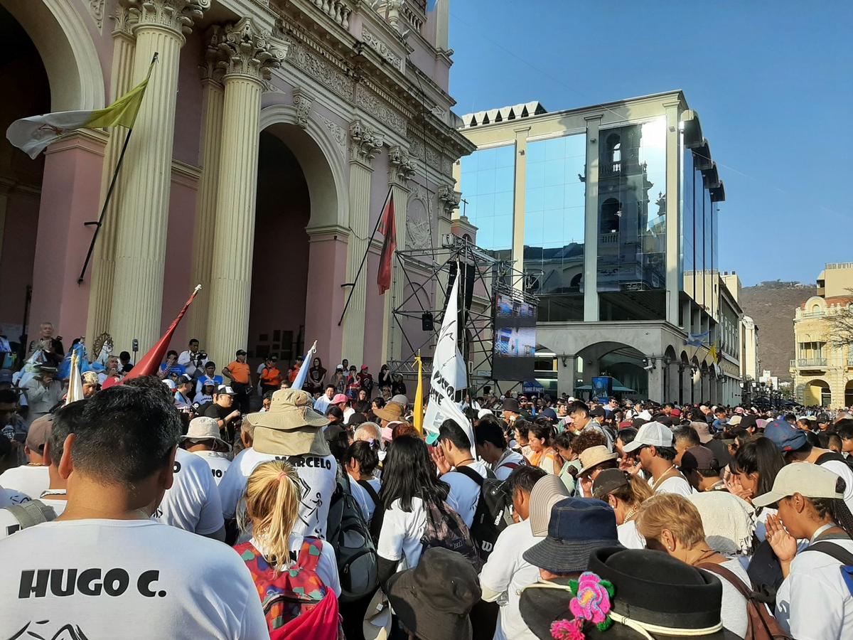 FOTO: El cansancio se ve en la fe de tantos peregrinos