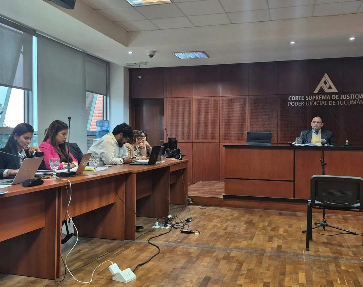 Policías condenados por golpear a detenidos