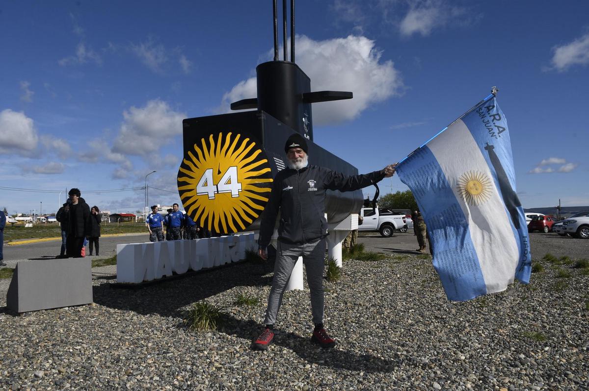 FOTO: Con el propósito de homenajear a los tripulantes del ARA San Juan recorre 3000 km