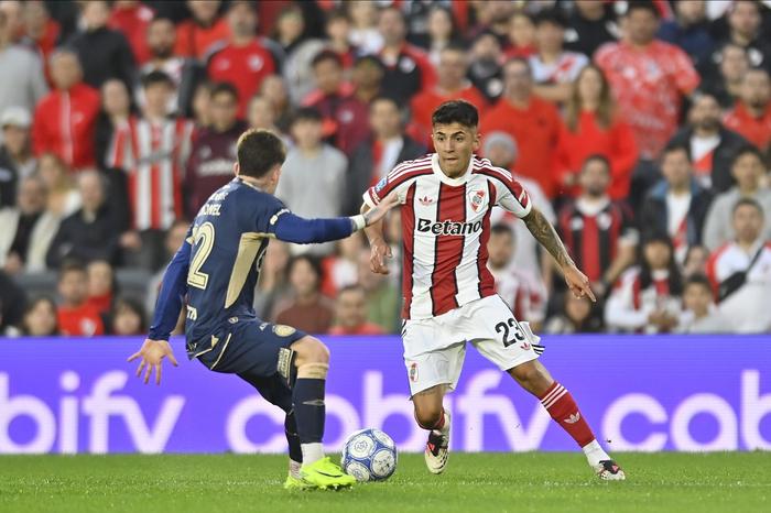 River venció a Argentinos Juniors en el Monumental y consiguió su primer triunfo en el torneo