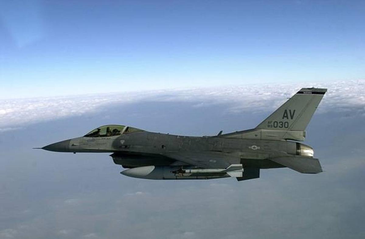 Un caza F-16 de Estados Unidos se estrelló cerca de una base en Alemania.