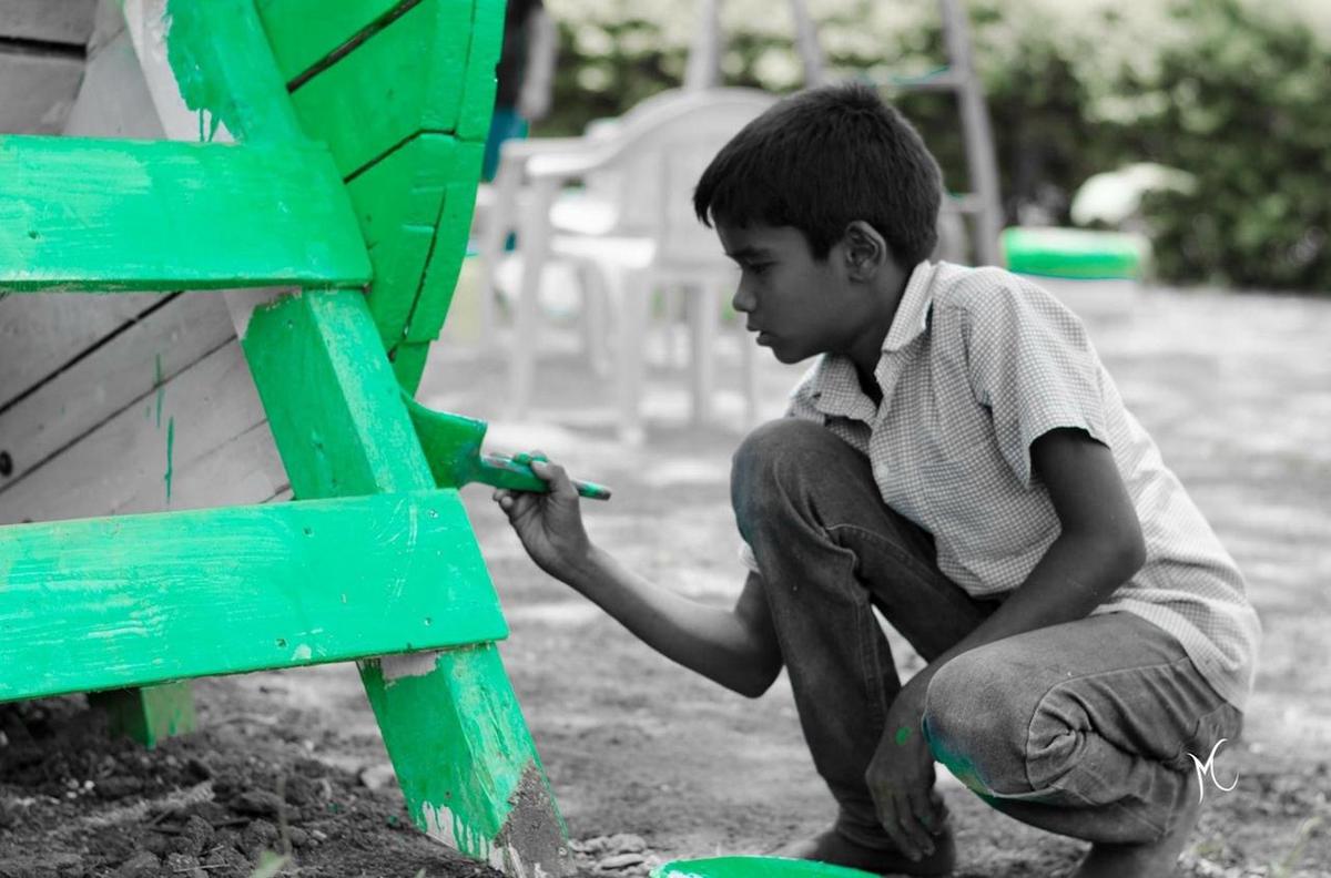 FOTO: Fundación The Power Of Play y apoyo local construye un playground en Villa Paez