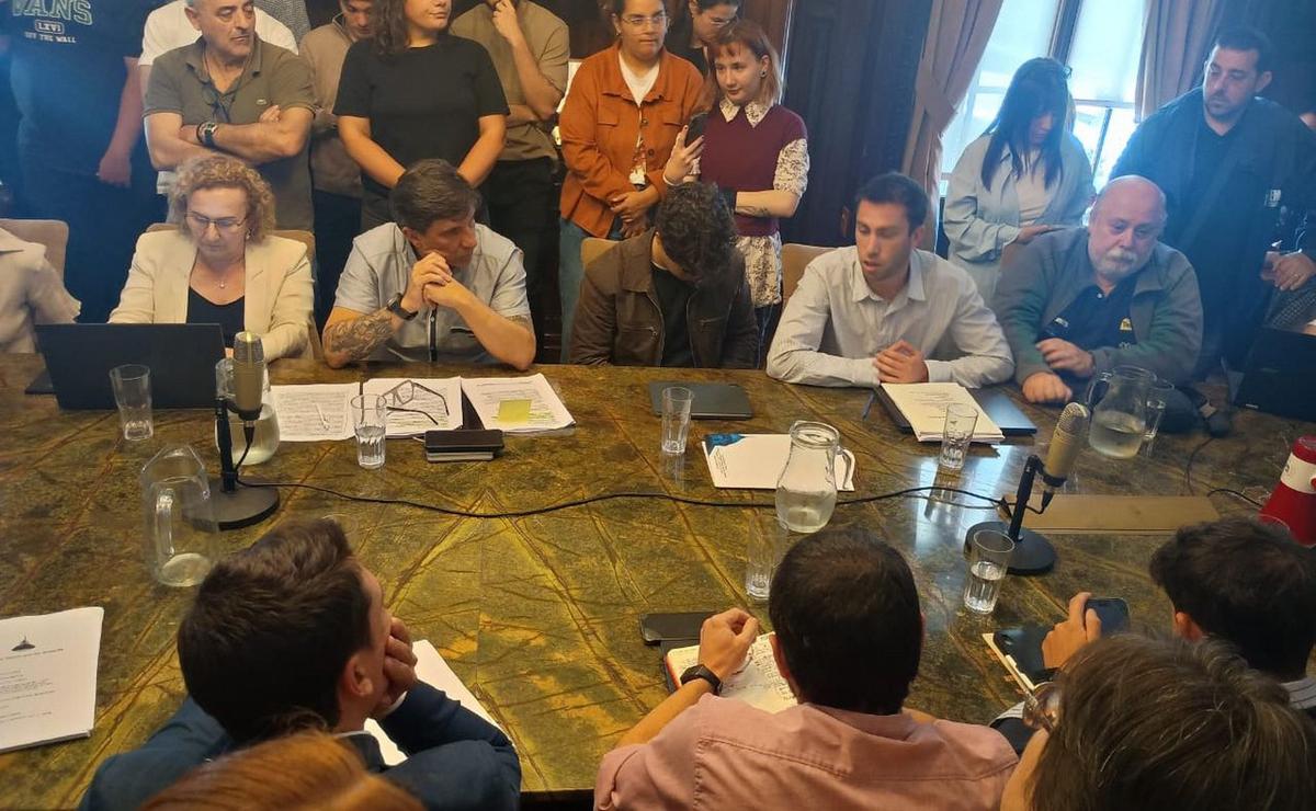 Debate en la comisión de Servicios Públicos.