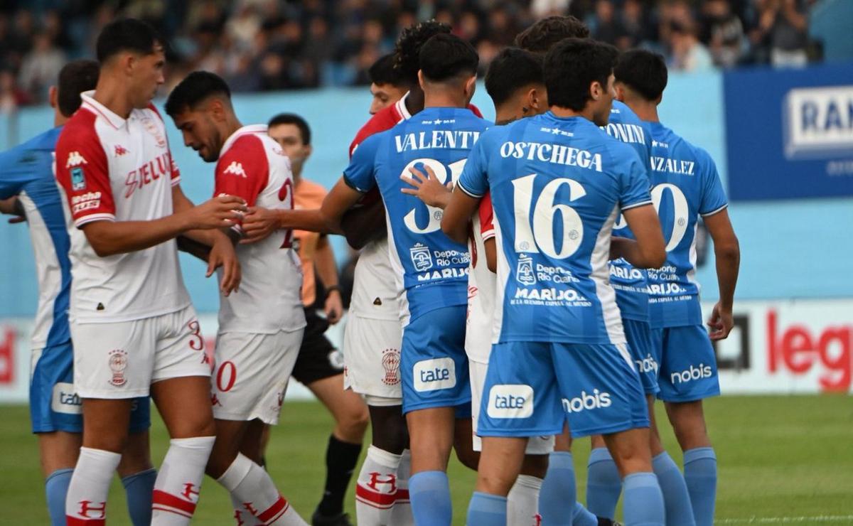 Estudiantes de Río Cuarto le ganó a Huracán.