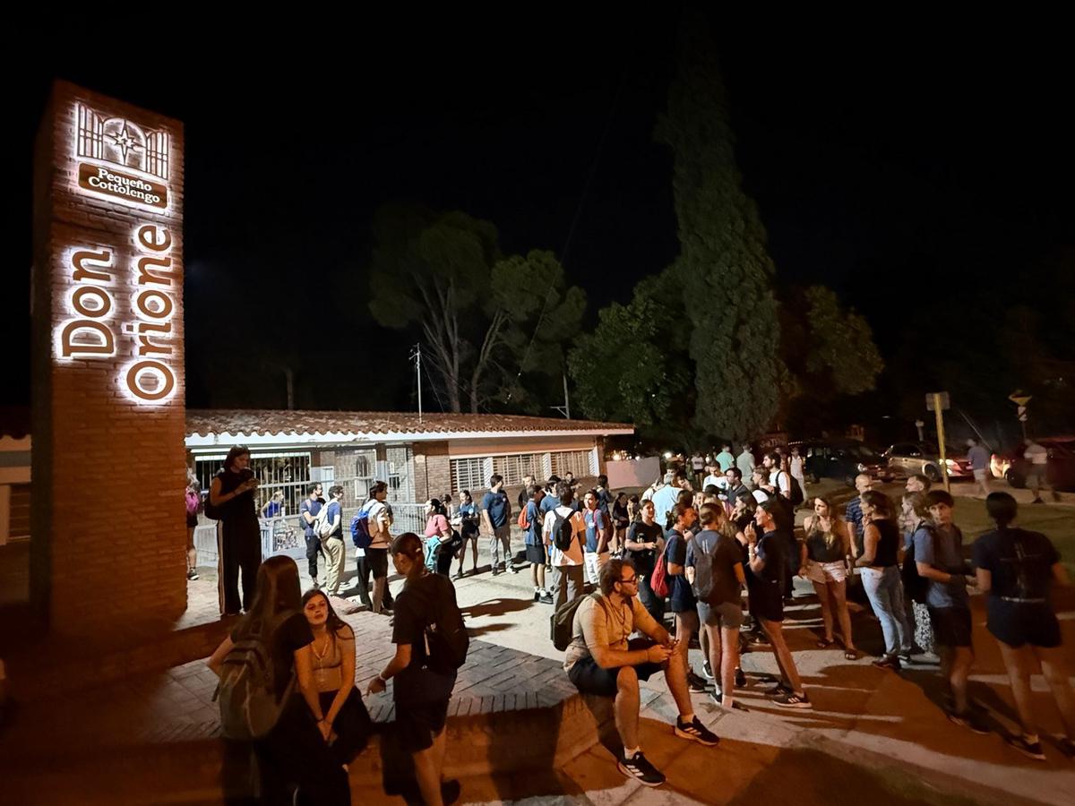 La peregrinación de la Virgen de Lourdes. (Foto:Daniel Cáceres/Cadena 3)
