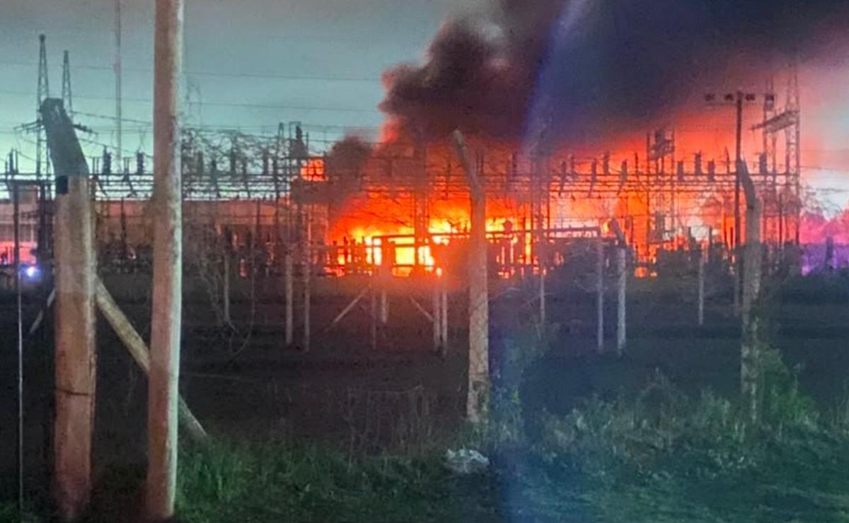Incendio en la central de Edelap (Foto: @JuaniAyoroaOK)
