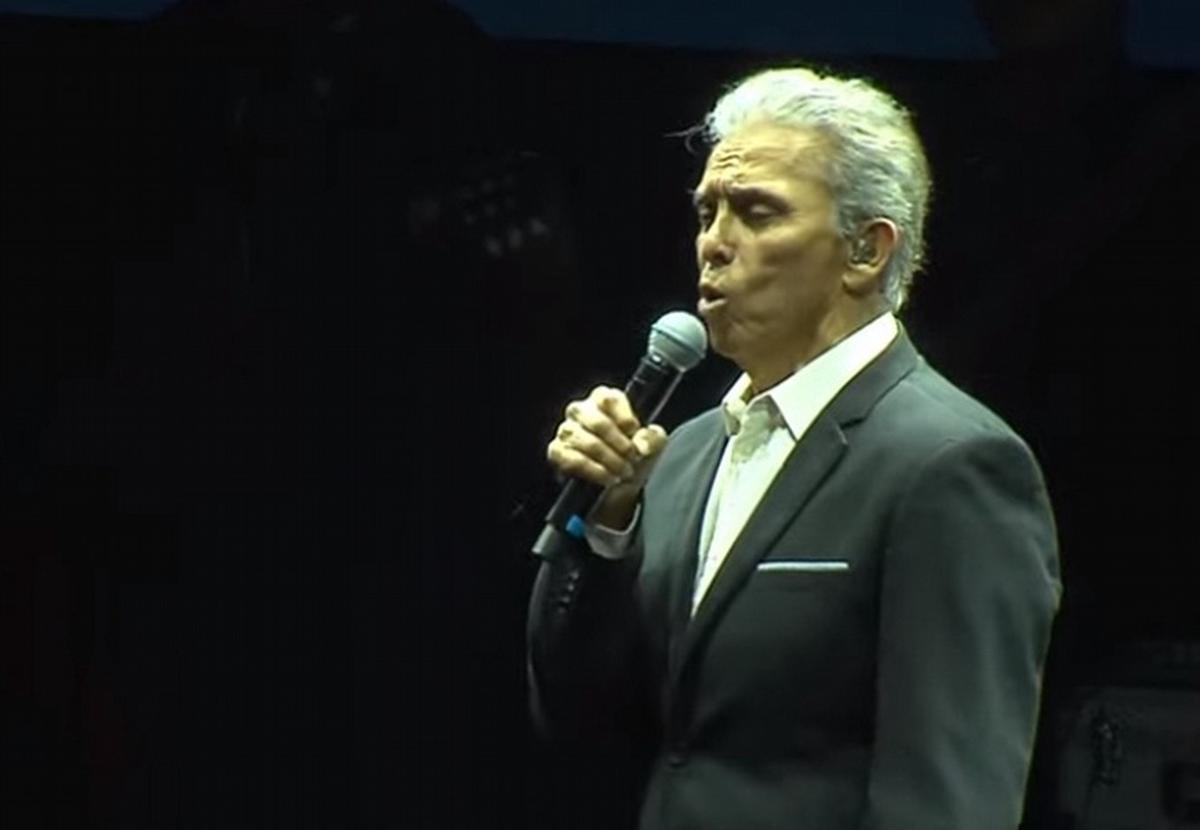 Jairo interpretó el himno en el arranque del Festival.