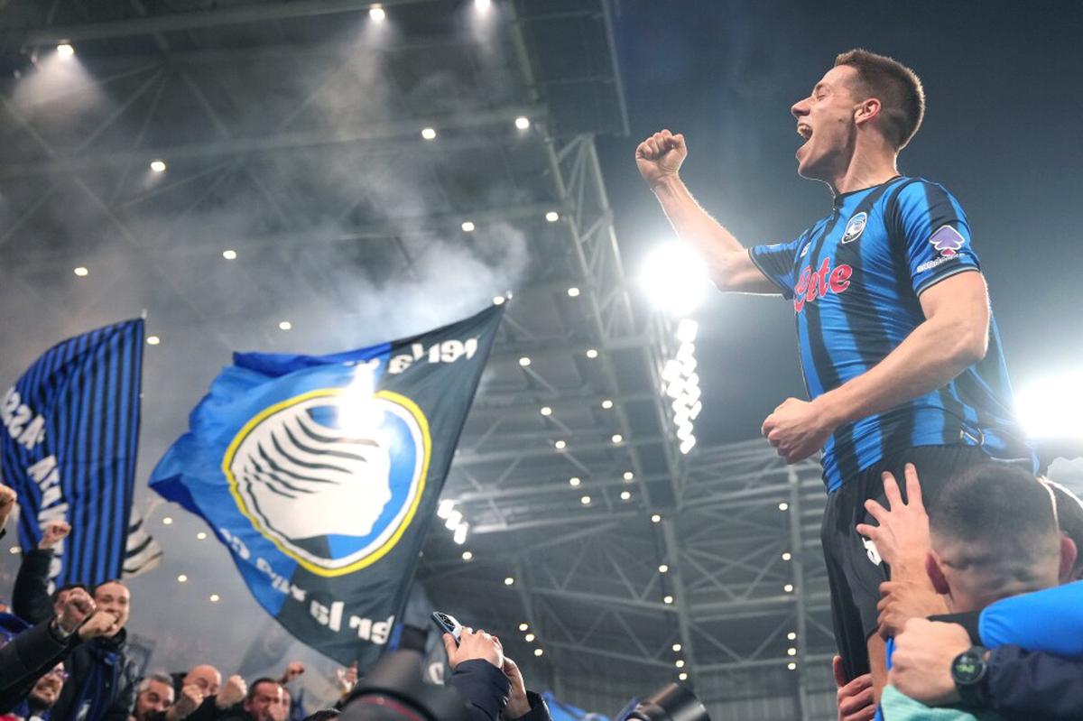 Con agónico penal, Atalanta fulmina a Dortmund y avanza a octavos en la Champions