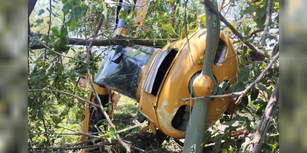 FOTO: Una avioneta cayó en el predio Universitario Rugby de Salta: 2 personas heridas 