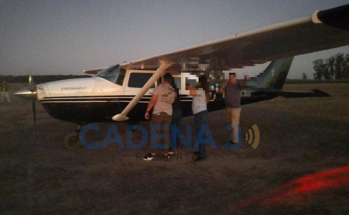 FOTO: Interceptan avioneta con más de 400 kilos de cocaína en afueras de Rosario