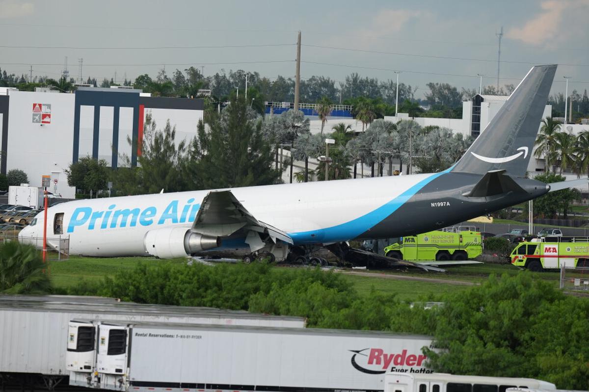 Investigan qué falló tras accidente de avión de carga en Miami que deja al menos 5 muertos