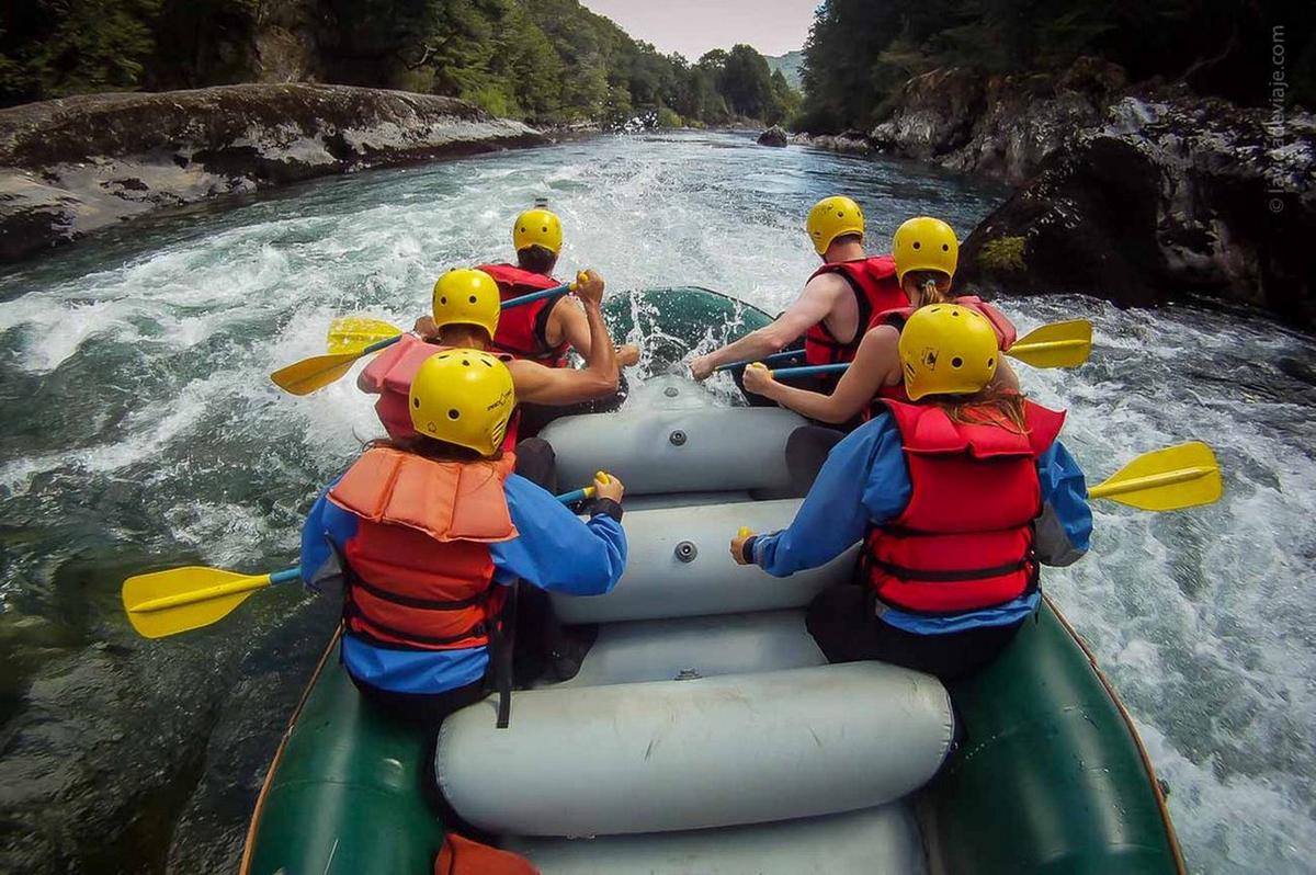 FOTO: Río Negro: una mujer de 61 años murió tras caer al río durante un rafting 