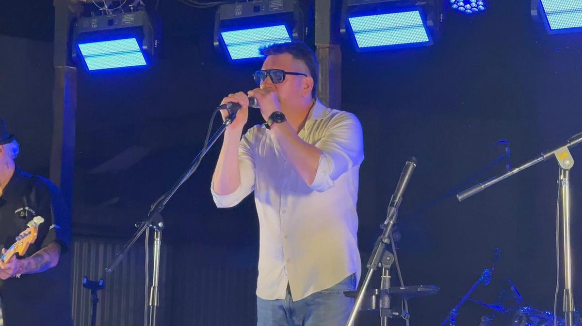 Los Mentidores, la banda de Palazzo, en el primer aniversario de Cosquín Rock Radio.