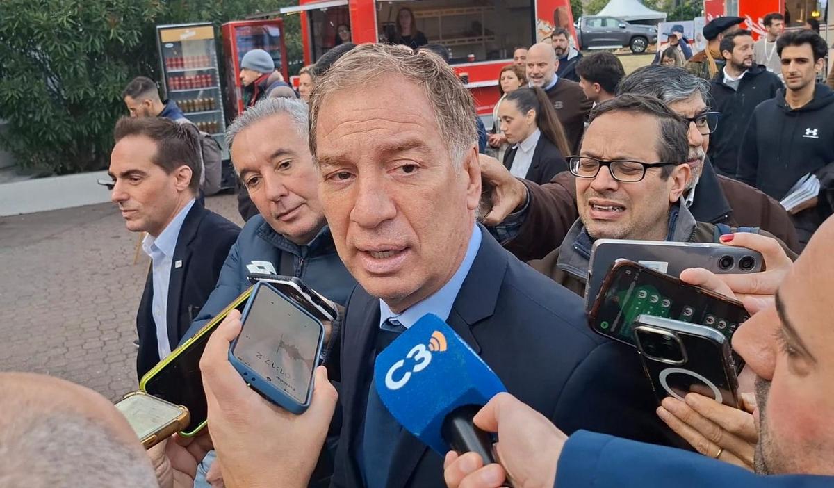 Diego Santilli, jefe de Gabinete, en el predio de La Rural.