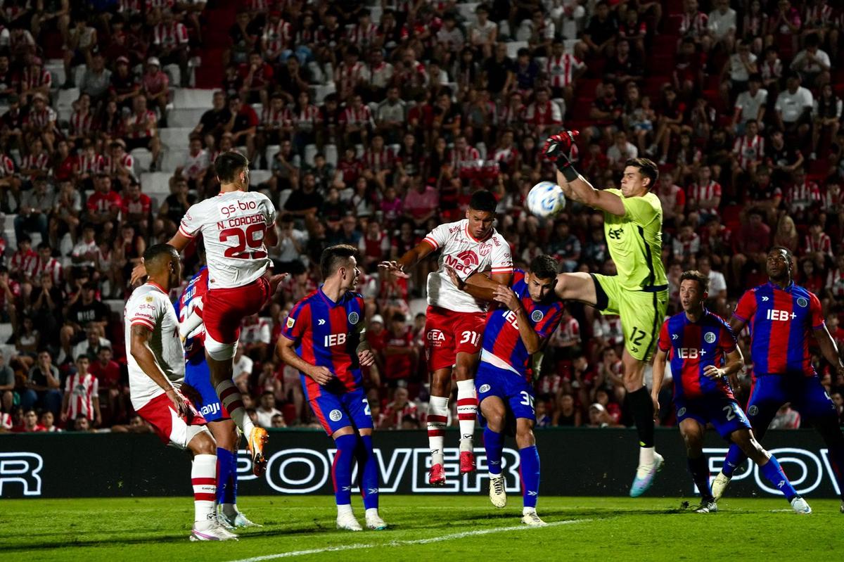 FOTO: Instituto recibe a San Lorenzo en Alta Córdoba. (Foto: Daniel Cáceres)
