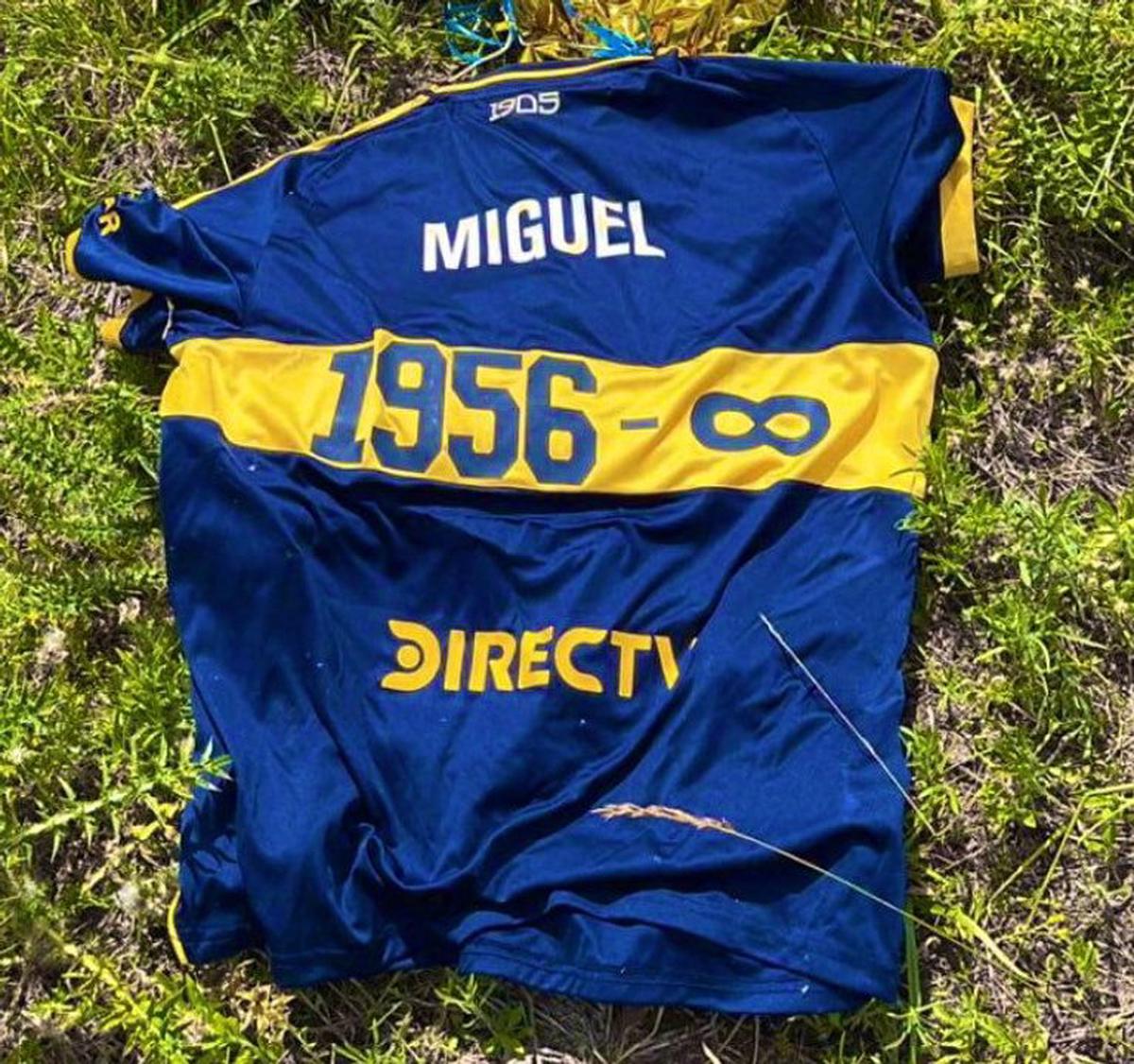 La camiseta con la que Boca homenajeó a Russo terminó en Uruguay.