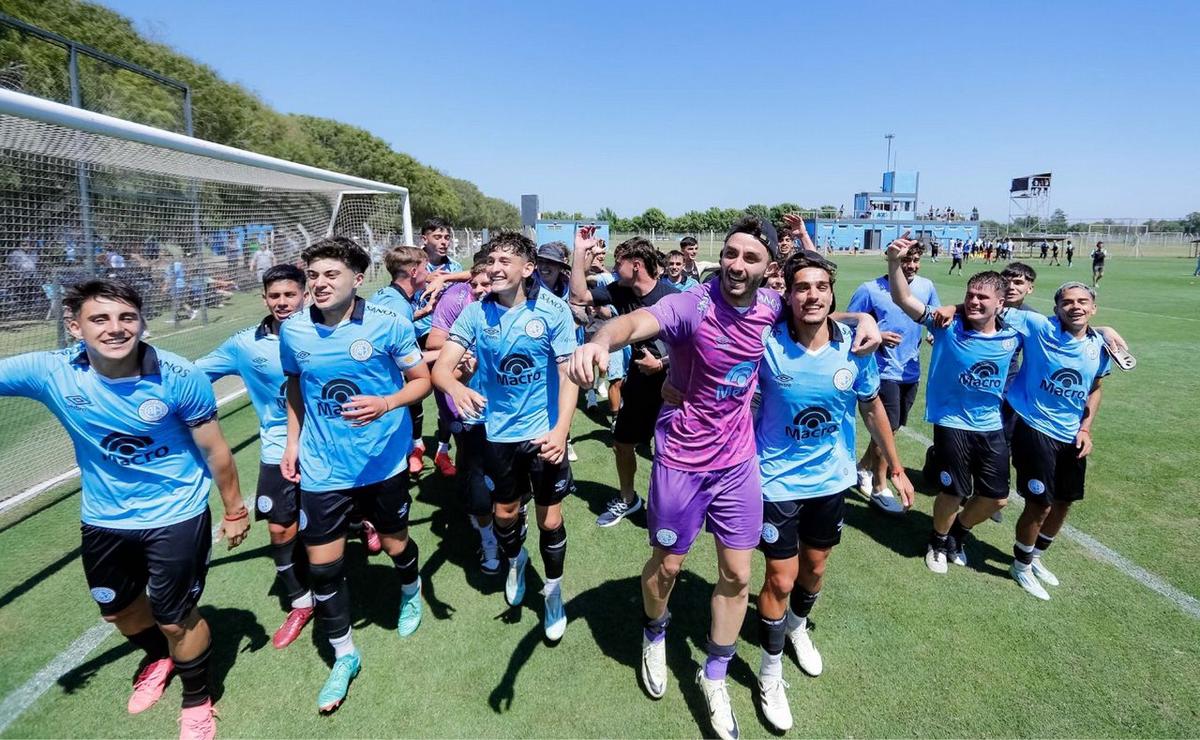 FOTO: La cuarta de Belgrano, campeona del fútbol argentino. (Foto:Prensa Belgrano)