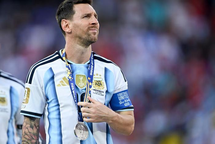 Lionel Messi retrasa su regreso a Miami y se queda en Rosario con su familia tras la pérdida de su padre